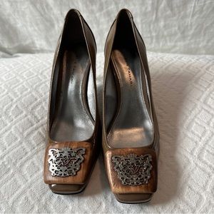 Ellie Tahari Women’s Monogrammed Taupe Patent Leather Pump Heel Size 36
